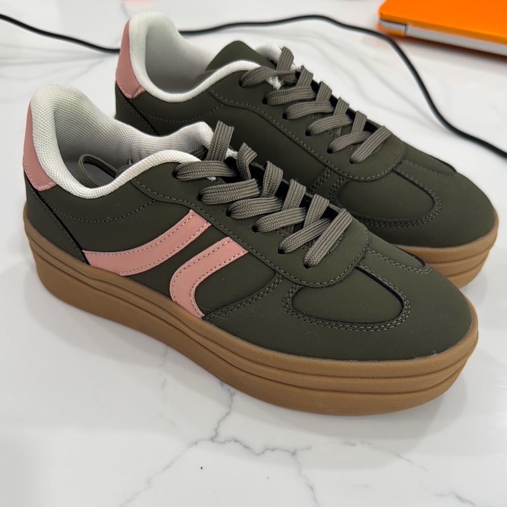 La Sheelah Platform Sneakers
